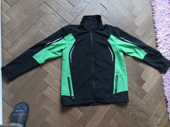 Nepremokavá a vetru vzdorná bunda - 2