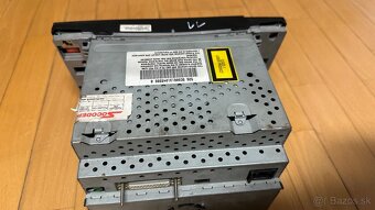 Predam na Mercedes E model 211 originálne Autoradio funkčne - 2