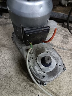 Elektromotor s prevodovkou - 2