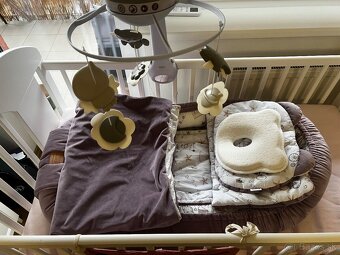 Postielka s hniezdom a kolotočom - 2