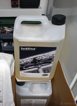 čistiaci prostriedok UNOX Det&Rinse - 2