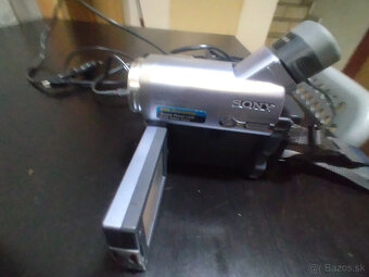 Predám tuto kameru SONY DCR-TRV14E - 2