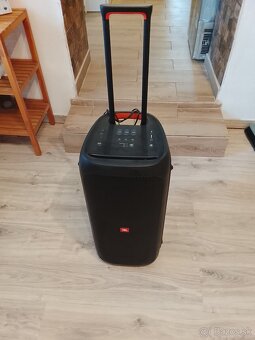 Zdravim mám na predaj reproduktor JBL ako noví - 2
