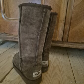 UGG - 2