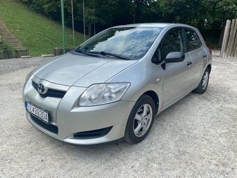 Toyota Auris 1,33 Vvt-i r.v.2010, 2x kolá - 2