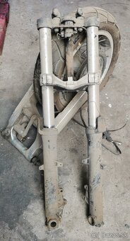 Predna vidla aprilia caponord 1000 zadna vidla koleso rozeta - 2