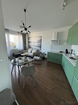 Prenajom 1,5 izboveho bytu v centre s garážovým státím. - 2