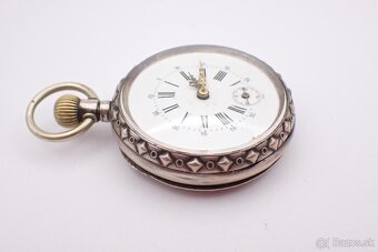 Starožitné dvoupláštové stříbrné zdobené kapesní hodinky. - 2