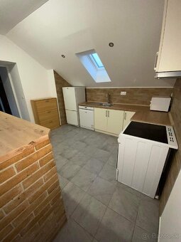 2 izbovy podkrovny byt, Sereď - 2