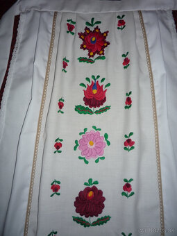 Ženský kroj - vyšívané zástery - 2