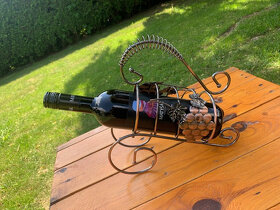 Dekoračný stojan na flašu vína - hrozno kovový - 2