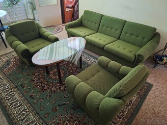 Obyvačka, sedačka, jedálenský stôl a stolik po TV - 2