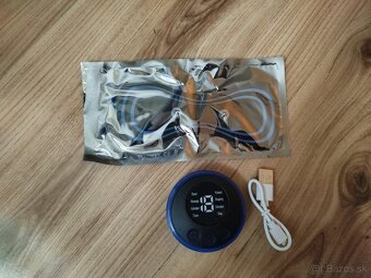 Mini masážny prístroj, 8 režimov, LCD, nový - 2