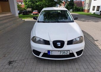 Seat Ibiza 1,2 i benzín manuál 51 kw - 2