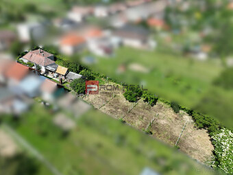 Na PREDAJ veľkorysý pozemok so starším domom v obci Dolné Or - 2