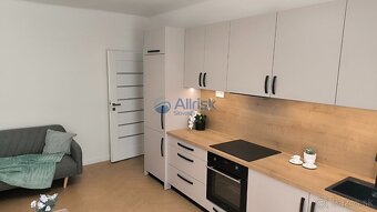 SLNEČNÝ, 3 IZBOVÝ BYT PO ČERSTVEJ KOMPLETNEJ REK. PRI OC CEN - 2