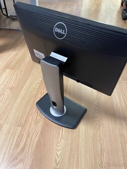 Predam monitor Dell - 2