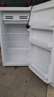 Kompaktná chladnička s mraznickou TTR-93 - 2