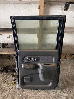 Práve zadné dvere L200 - 2
