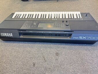 Klavesy Yamaha PSR SX 700 - 2