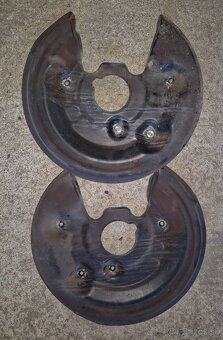 Predám štít brzdového kotúča na Passat B6 - 2