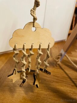 Drevená hrazdička s hračkami - 2