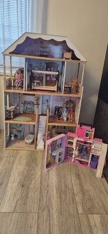 Drevený domček pre bábiky. - 2