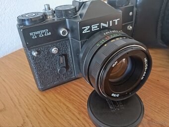 fotoaparát Zenit TTL s objektívom Helios. - 2