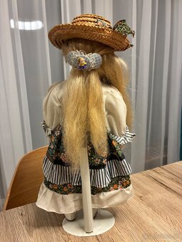 Porcelanova babika z 90tych rokov - 2