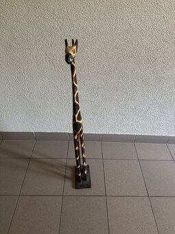Drevená soška žirafy - 2