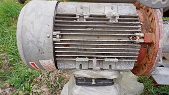SÚRNE PREDÁM ELEKTROMOTOR - 2