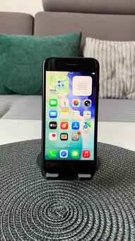 Apple iPhone SE 2020 Black, iOS 26 - 2