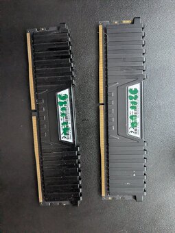 Predám 16GB RAM DDR4 (2x8GB) - 2