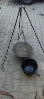 Grilovací disk 44cm,kotlík 10L,trojnožka. - 2