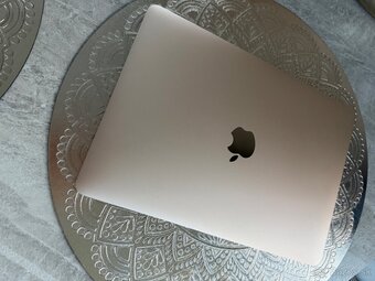 MacBook 220€ nefunkčný - 2