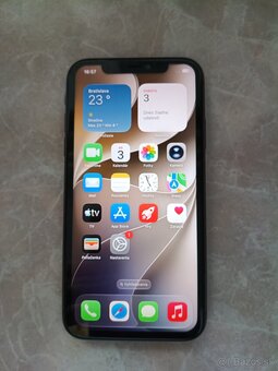 iPhone 11 / Black 64GB - TOP stav - 2