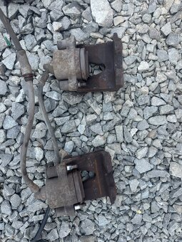 Predný brzdovy strmen 280mm - 2