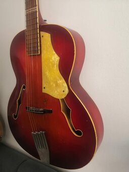 Stará gitara - 2