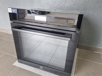 Vstavaná parná rúra 800 SteamBoost EOB8S39WZ - 2