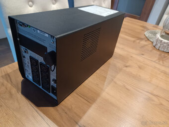 Profesionálna UPS APC Smart-UPS 1500VA – nová batéria, čistý - 2
