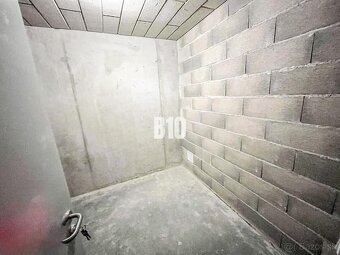 PARKOVACIE STÁTIE V GARÁŽI A K TOMU SKLADOVACÍ PRIESTOR - Ra - 2