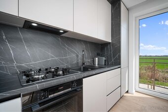 Štýlový 3-izbový byt so zariadením, loggiou a balkónom - 2