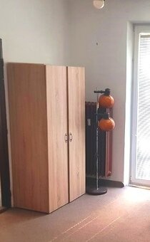 šatníková skriňa , stolik a kuchynský stôl - 2