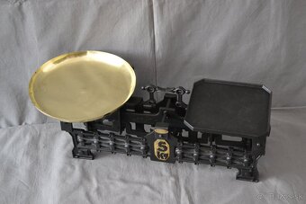 Liatinové váhy - 2