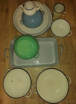 Staré smaltované nádoby. - 2