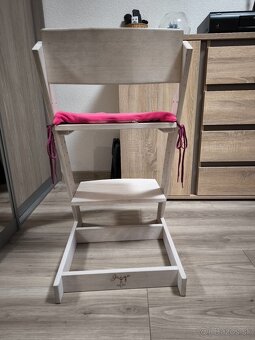 Rastúca stolička Guuga - 2