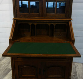 Knižnica – písací stôl ( 144 ) . - 2