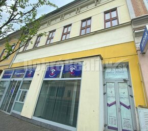 Na predaj pekná komerčná budova v centre mesta Lučenec - 2