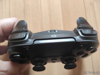 Predám ovládač na PS4 - 2