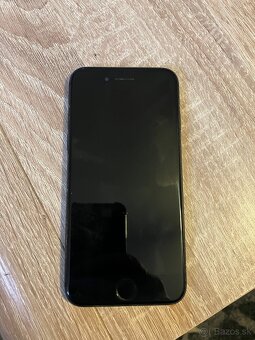 Predám iPhone 8 - 2